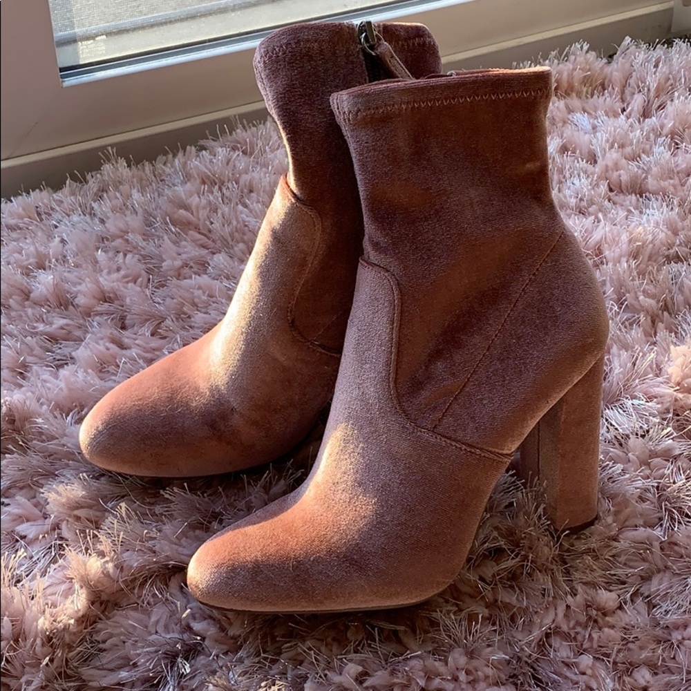 Steve Madden pink ankle velvet boots